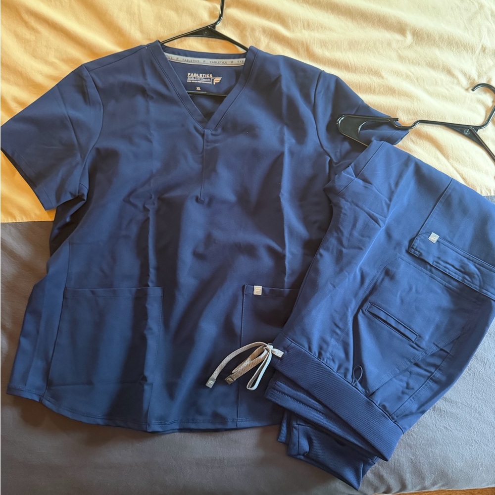 Fabletics scrub set